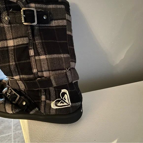 Roxy boots with fur on the inside size 6 1/2 black and gray - Picture 2 of 5
